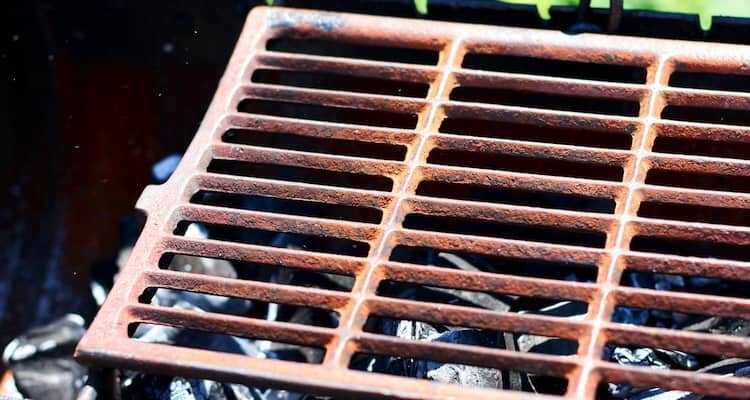 How to Easily Clean a Rusty Grill and Get That New Grill Feeling Again